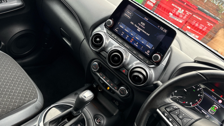 Nissan Juke 1.0 DiG-T 114 N-Connecta 5dr DCT Petrol Hatchback